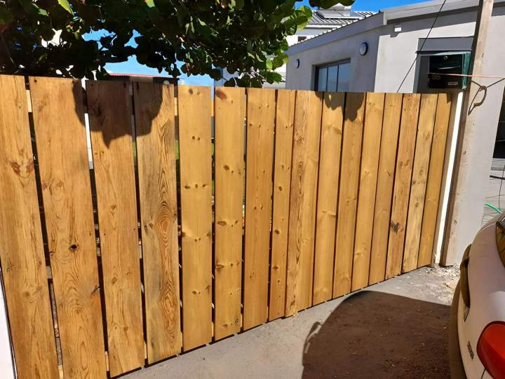 Portail en bois solide Saint-Louis